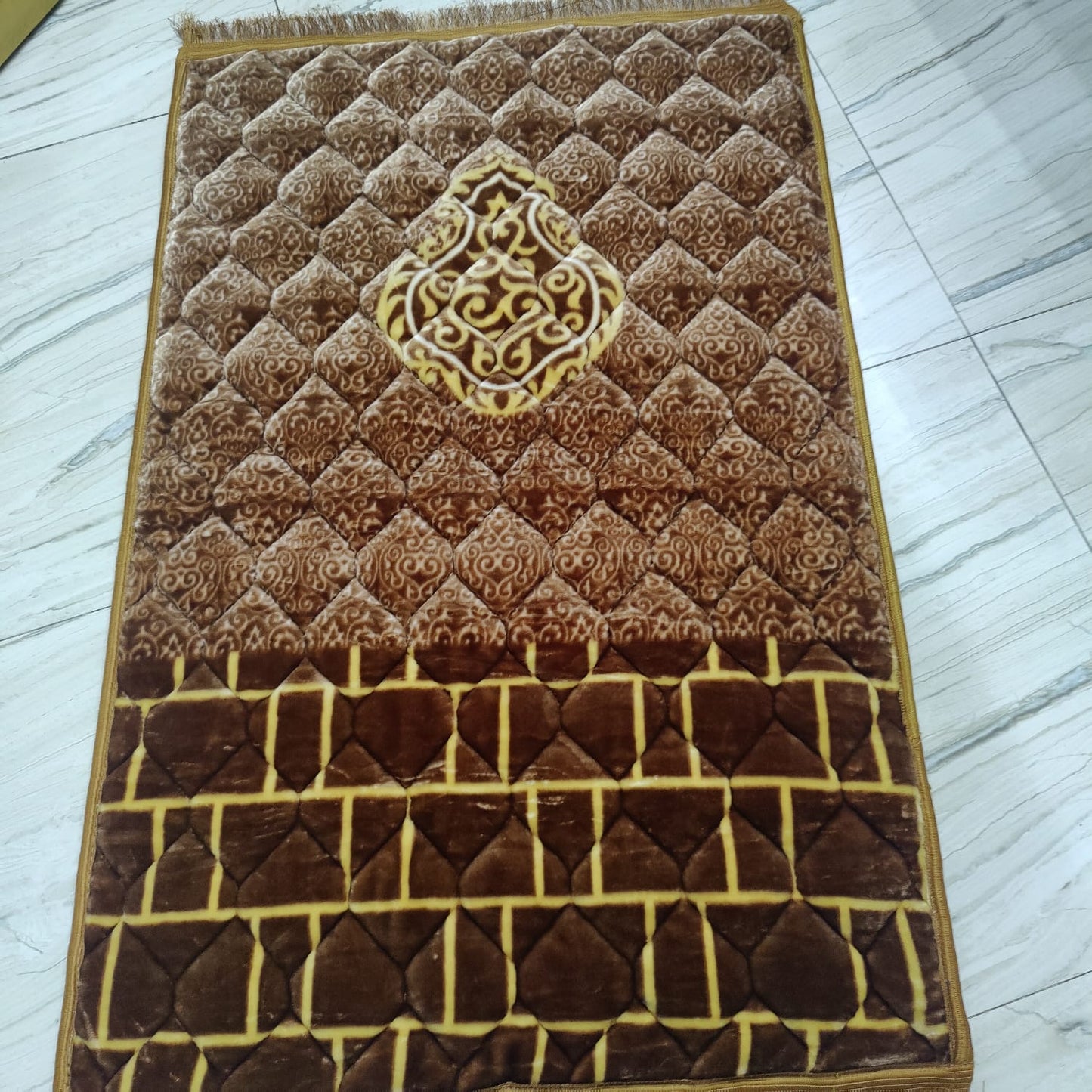 Golden Pattern Quilted Velvet Prayer Mat